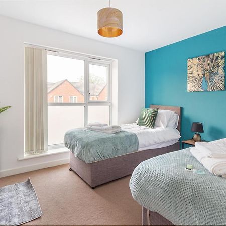 Liberty House - Perfect For Contractors - 2 Off-Road Parking Spaces Wolverhampton Exteriör bild
