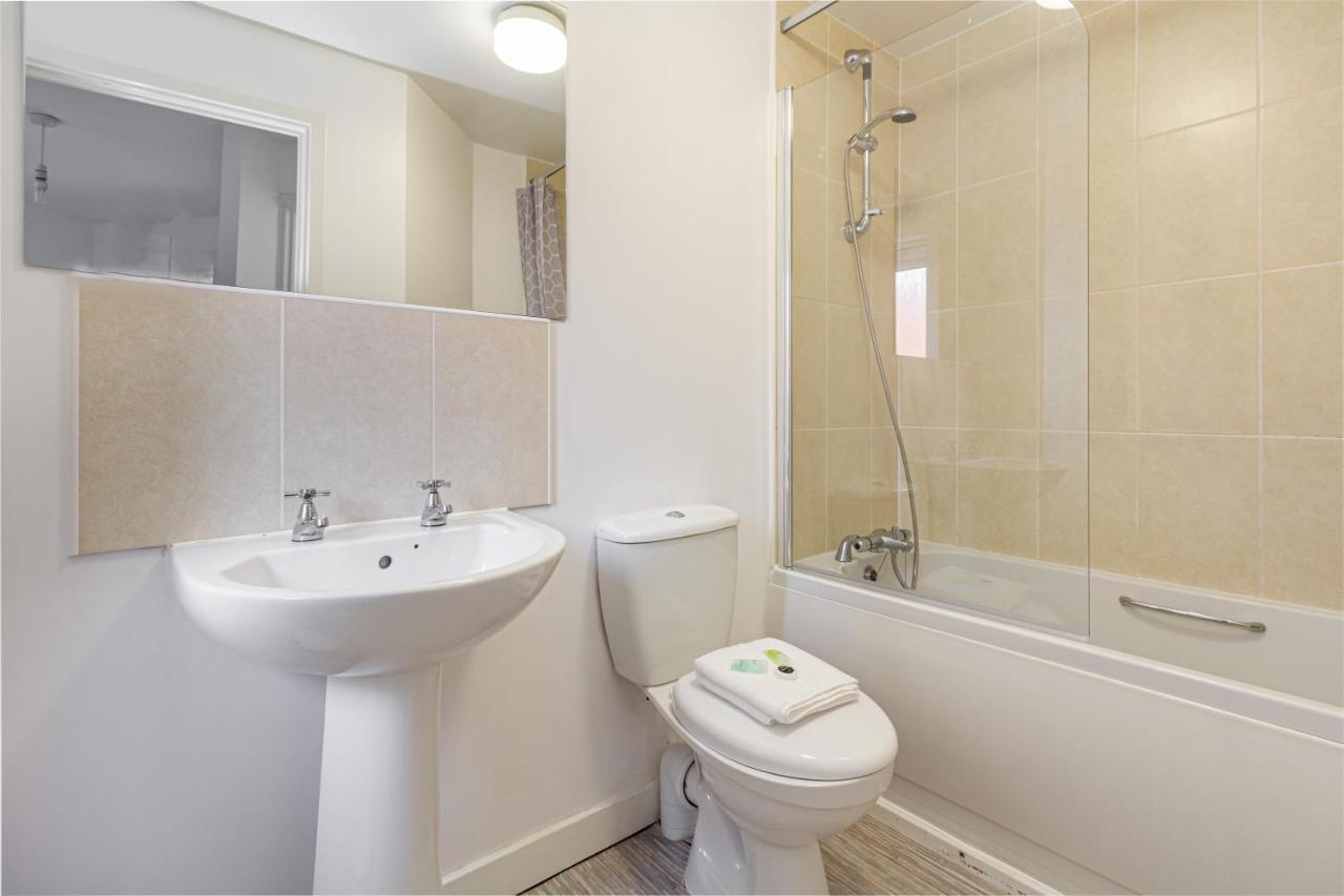 Liberty House - Perfect For Contractors - 2 Off-Road Parking Spaces Wolverhampton Exteriör bild