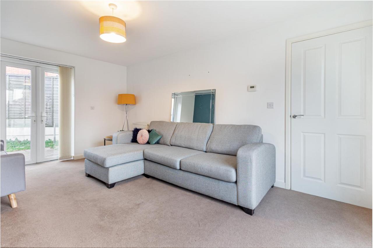 Liberty House - Perfect For Contractors - 2 Off-Road Parking Spaces Wolverhampton Exteriör bild