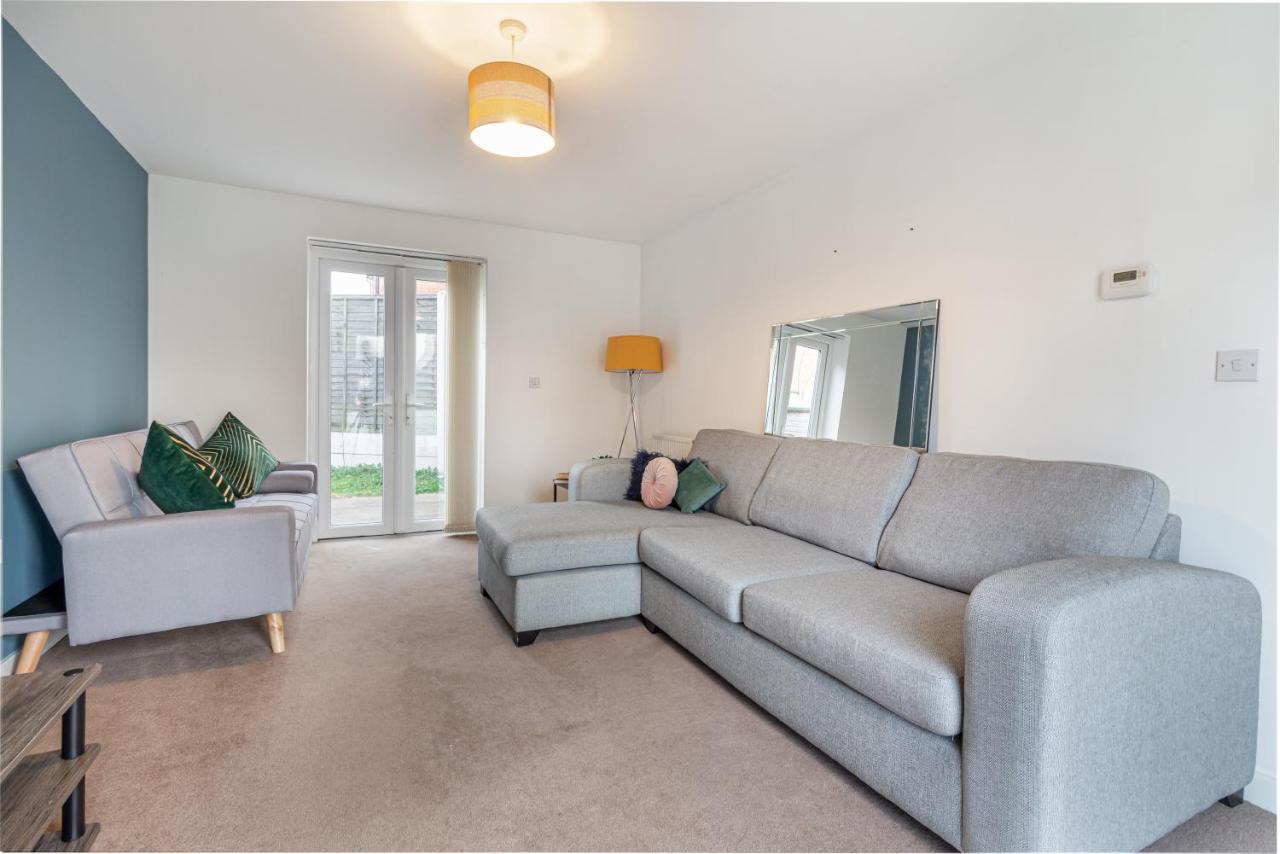 Liberty House - Perfect For Contractors - 2 Off-Road Parking Spaces Wolverhampton Exteriör bild
