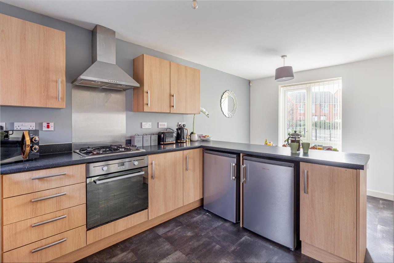 Liberty House - Perfect For Contractors - 2 Off-Road Parking Spaces Wolverhampton Exteriör bild